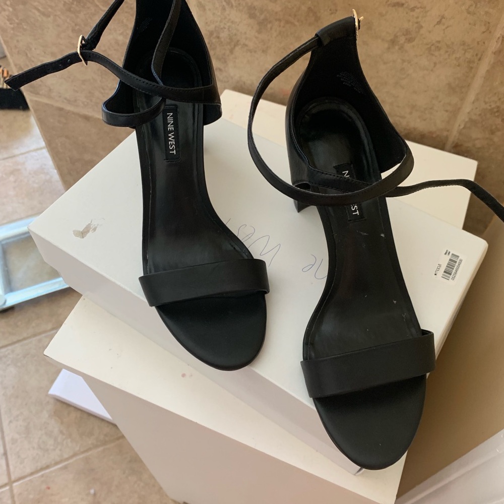 Black Nine West block heel slipper